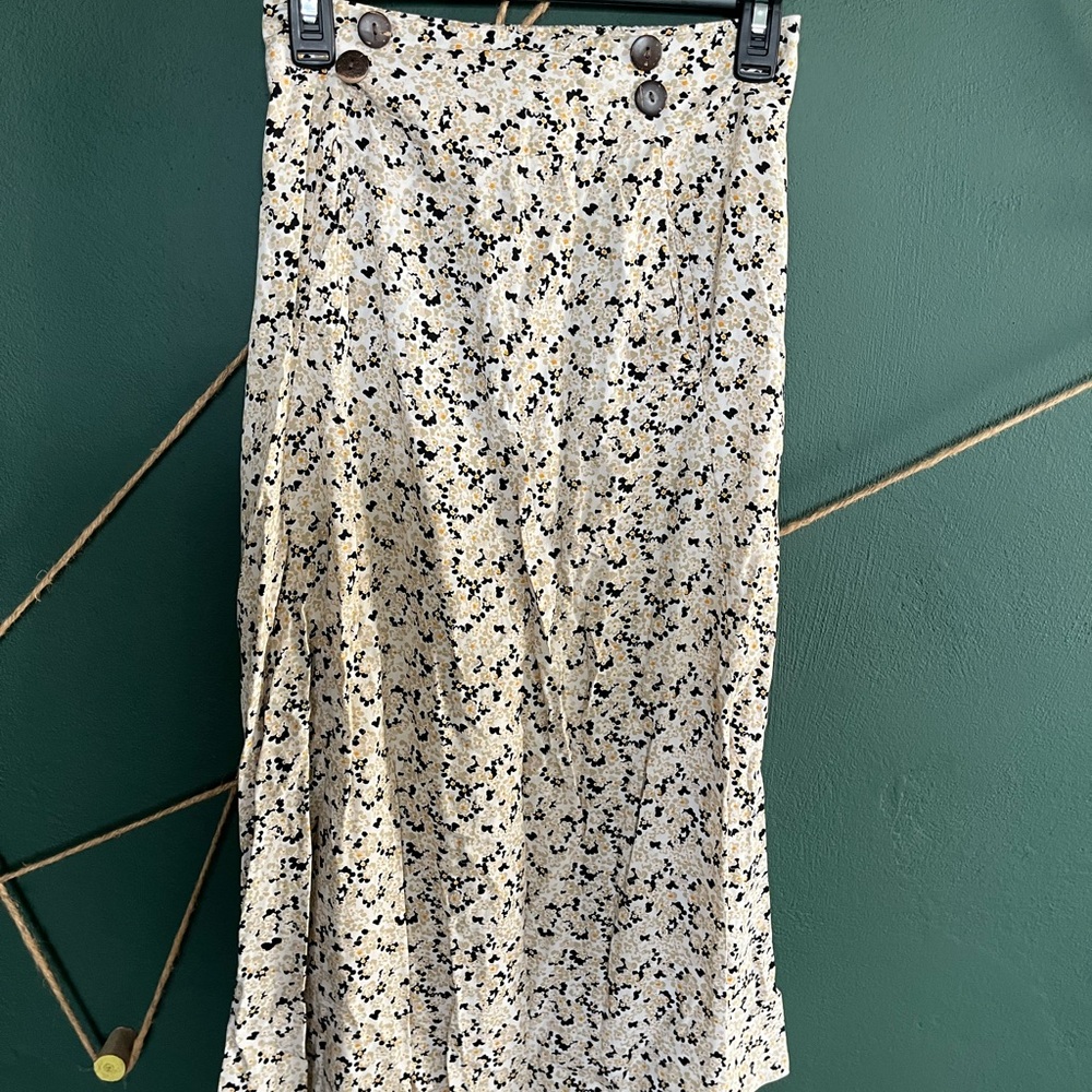 Elegant Black and Cream Midi Skirt